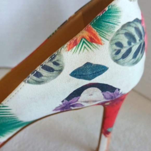 Marc Fisher, Womens, Hibiscus Floral 3.5", Classic Pointed Toe Heels. - Picture 9 of 9